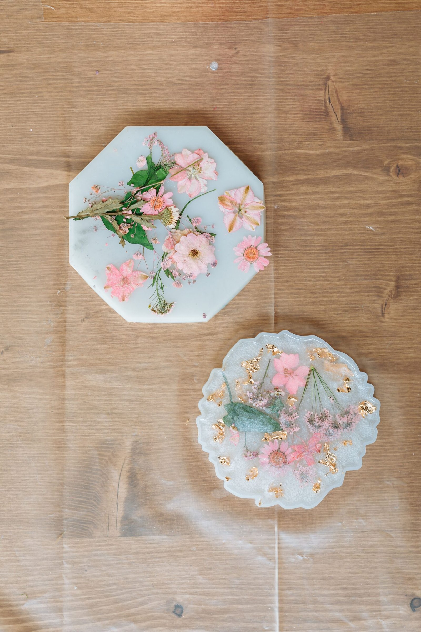 Llaveros de resina con flores: guía paso a paso para hacerlos y venderlos